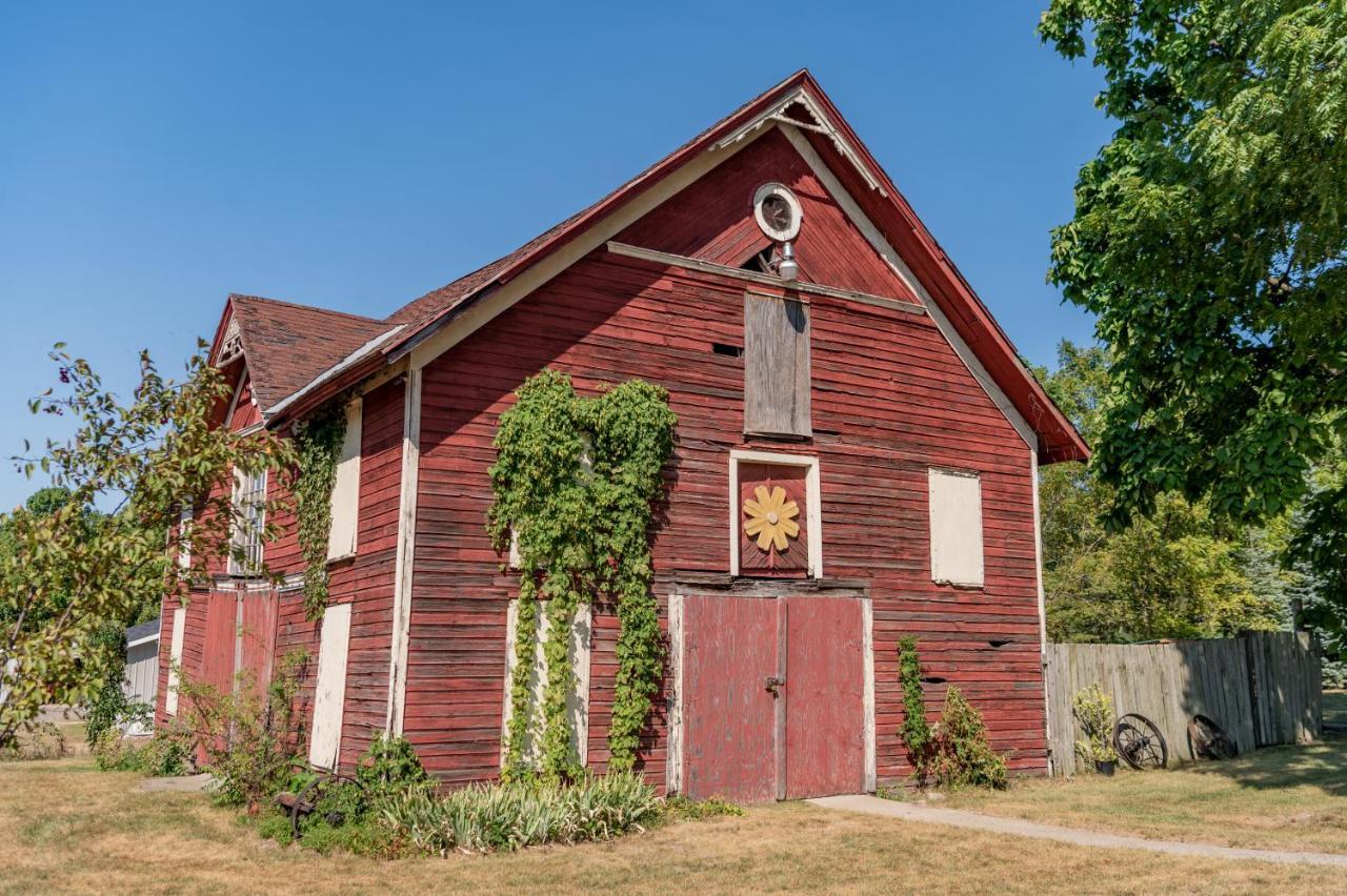 Hop & Vine Inn Fennville Bagian luar foto