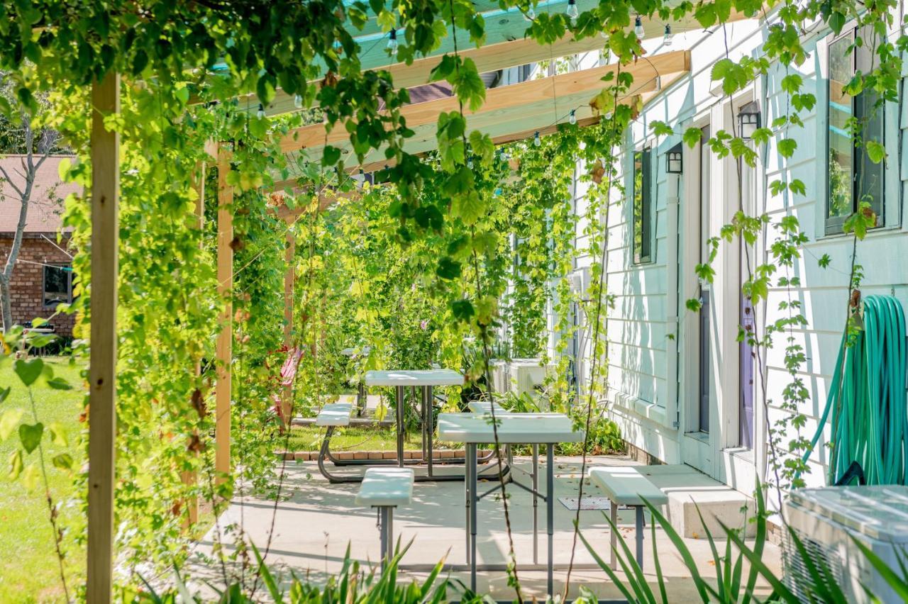 Hop & Vine Inn Fennville Bagian luar foto