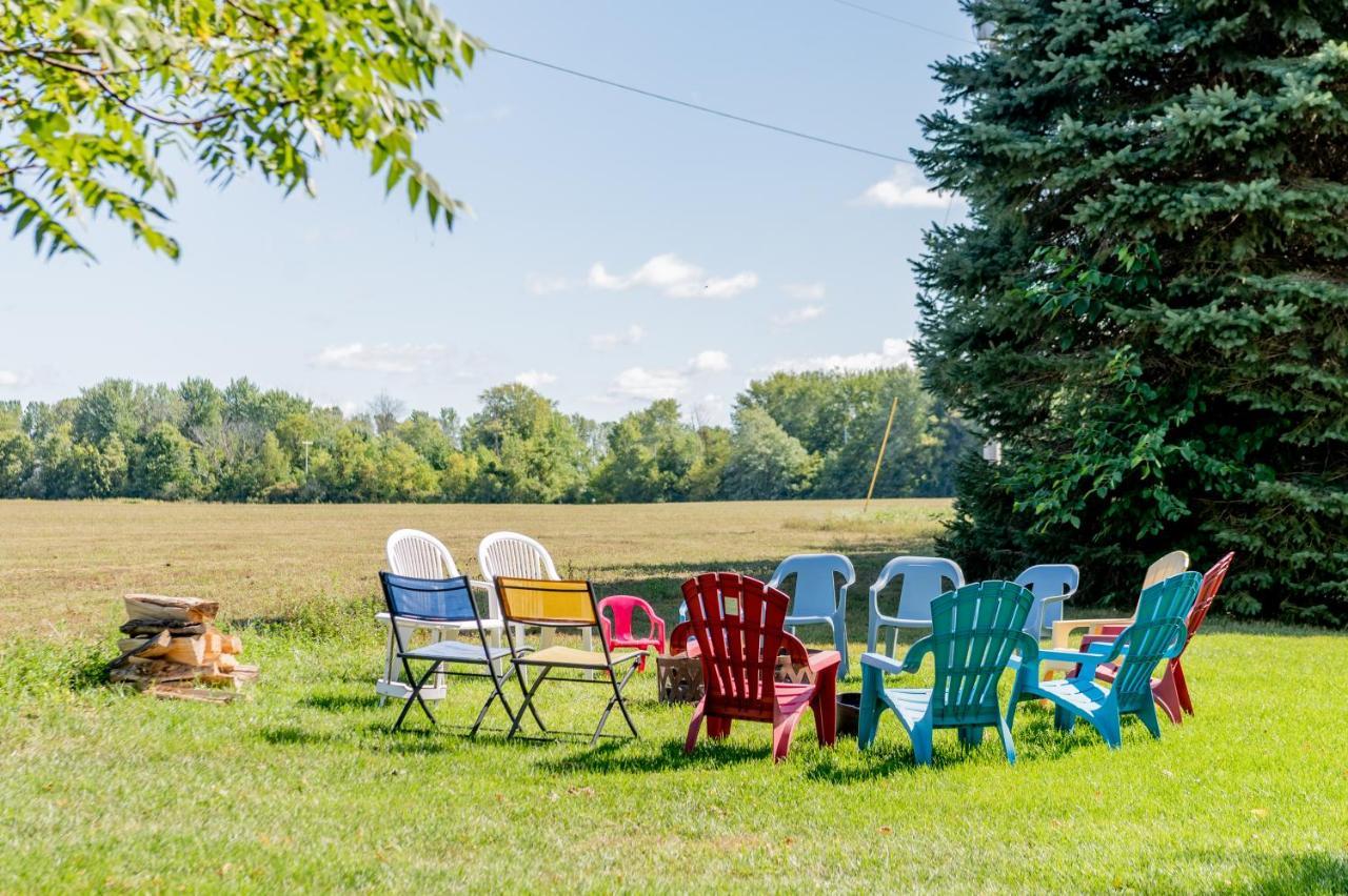 Hop & Vine Inn Fennville Bagian luar foto