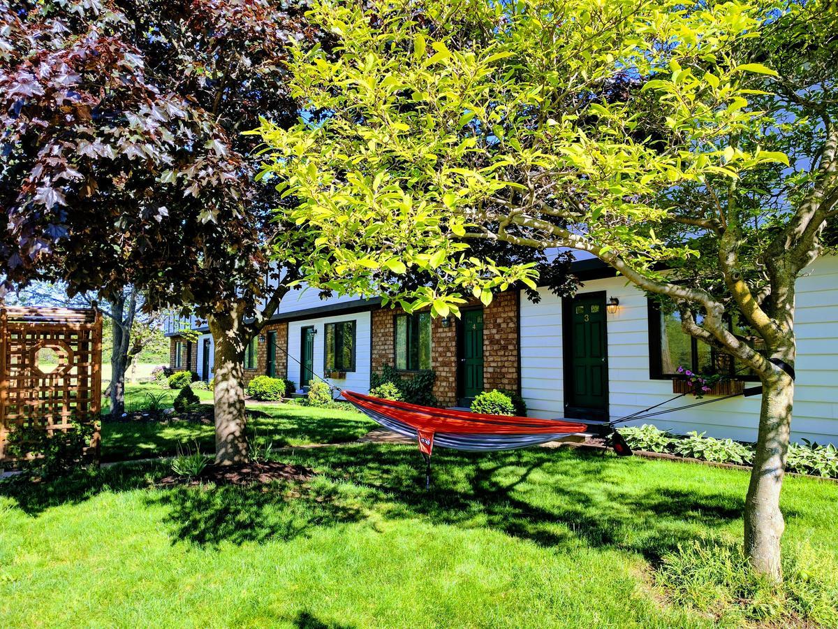 Hop & Vine Inn Fennville Bagian luar foto